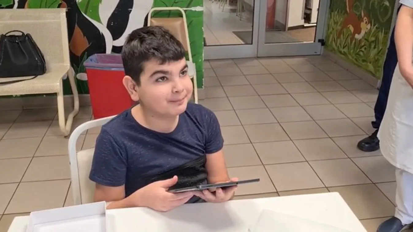 Pokoli tűz Rákospalotán - Első éjszakáját töltötte új otthonában Balázska - videó