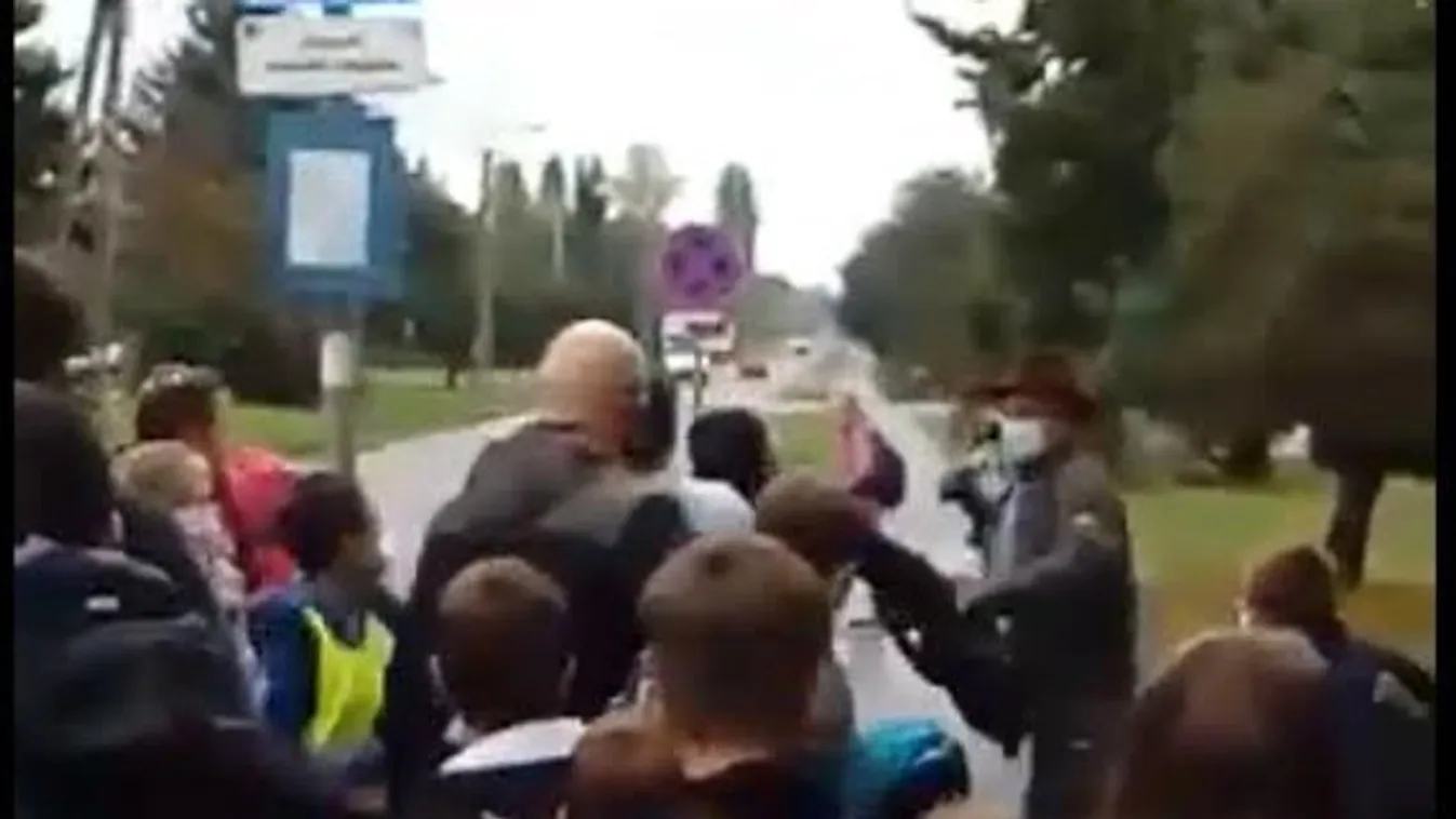 Vádat emeltek a Heves megyei tanárverő szülők ellen