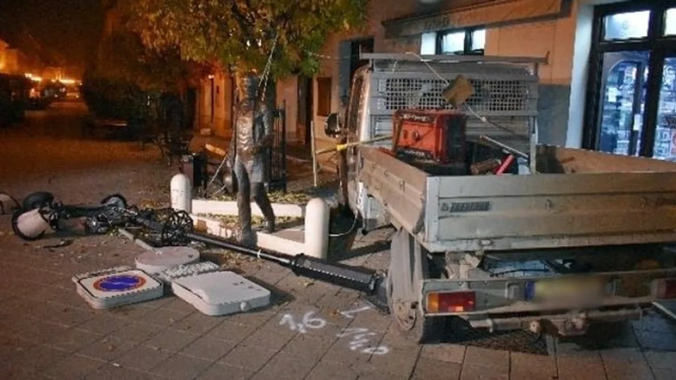All in: Még akkor is piált a győri teherautósofőr, mikor lebontotta a ház falát és kidöntött több villanyoszlopot - Fotók