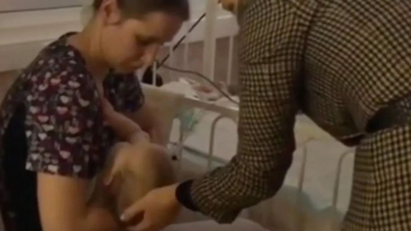 Meztelenre vetkőztette és kidobta kisgyermekeit a -15 fokba, mert szégyellte párkapcsolatát – videó