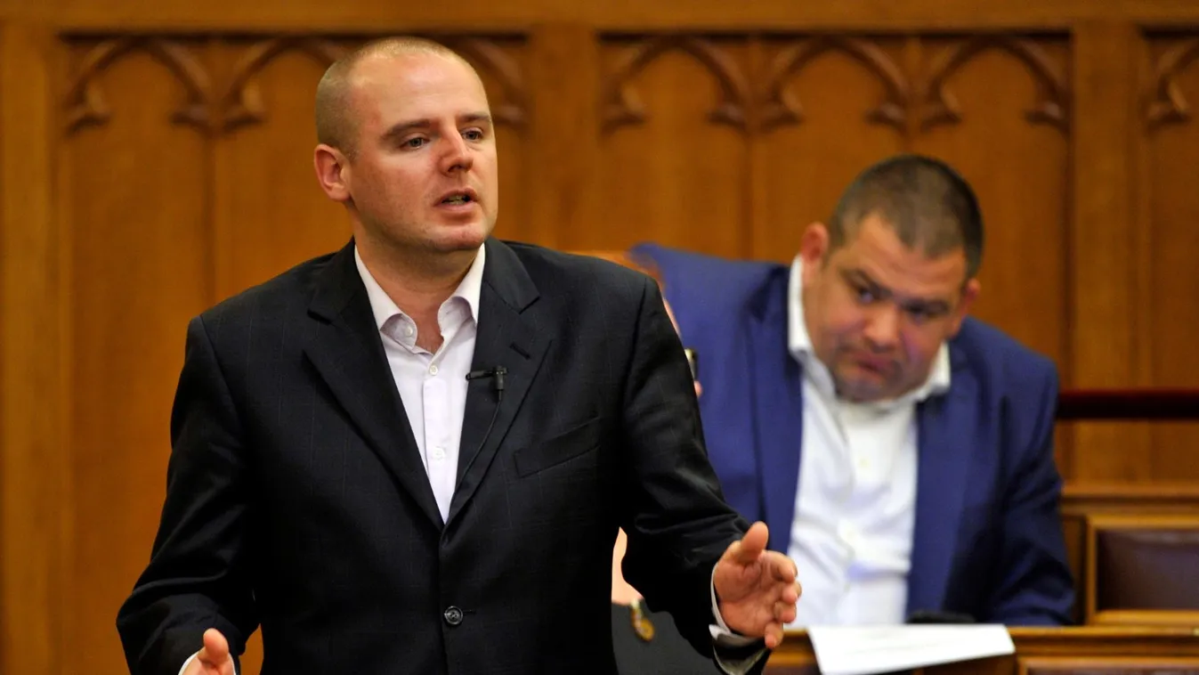 Diplomáciai botrány: Cigarettát csempészett, lebukott az MSZP etikai bizottságának tagja