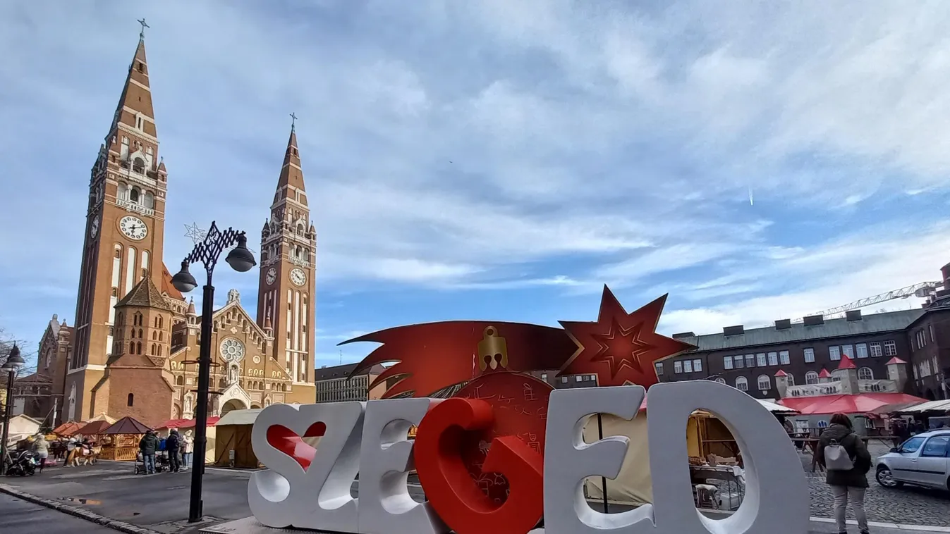 Óriáskerék, szalmalabirintus és pónilovak várják a gyerekeket a szegedi karácsonyi vásárban