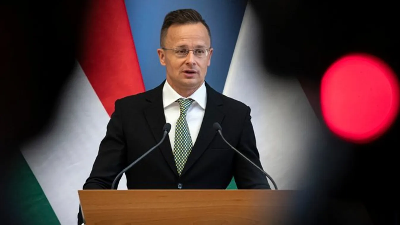 Szijjártó elárulta, Magyarország mikortól állítja vissza belső schengeni határain a normális átjárást