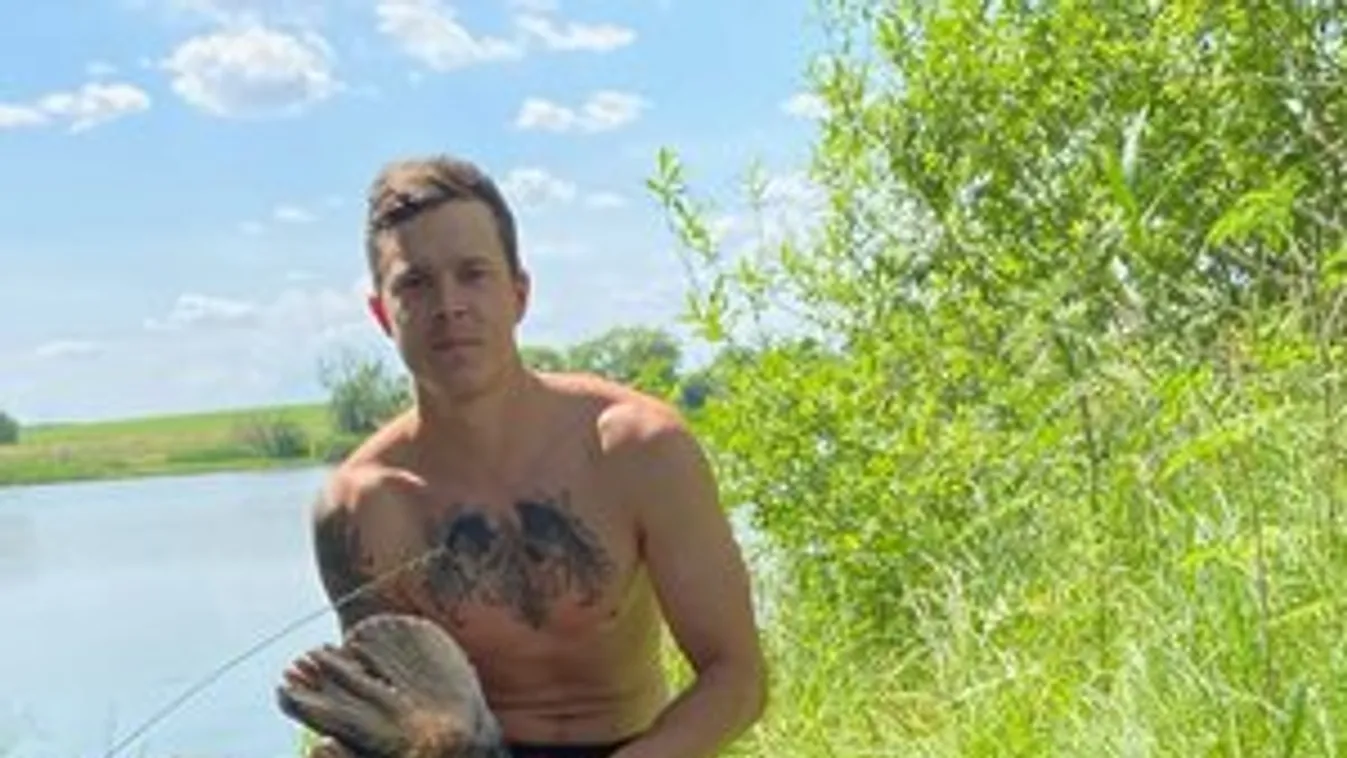 Bosszút állt a harcsán a vízbe rántott pecás – videó