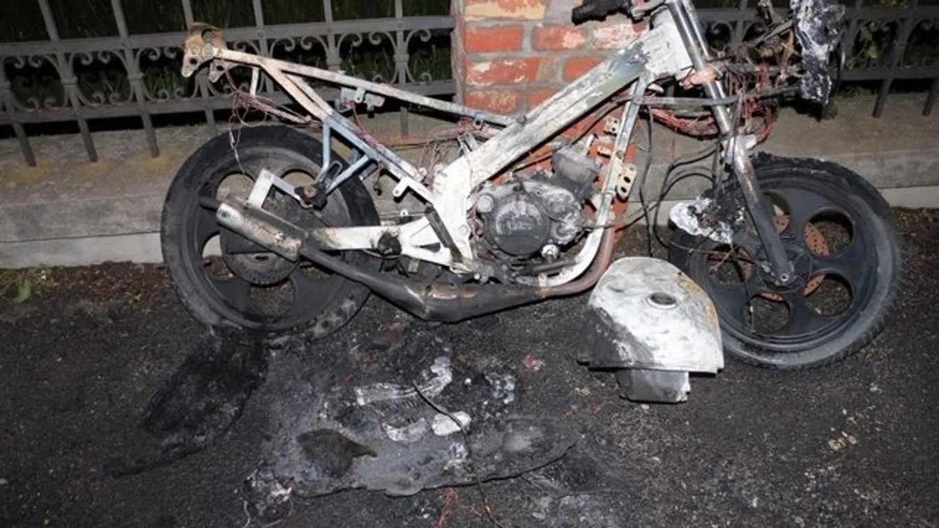 Motort, autót gyújtott fel, de betörések, lopások is köthetőek a szombathelyi fiatalhoz