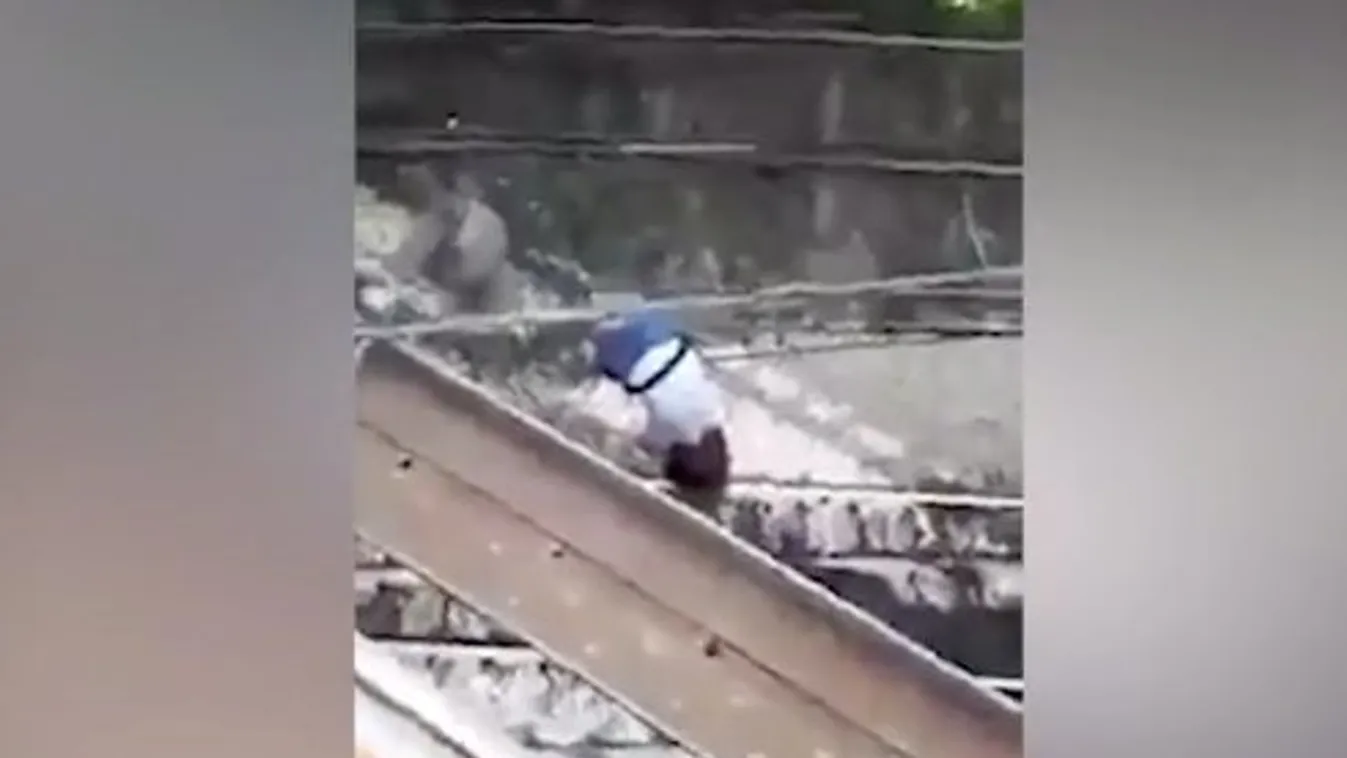3000 Voltos feszültség rázta meg, durva sérülés lett a szelfizésből - videó