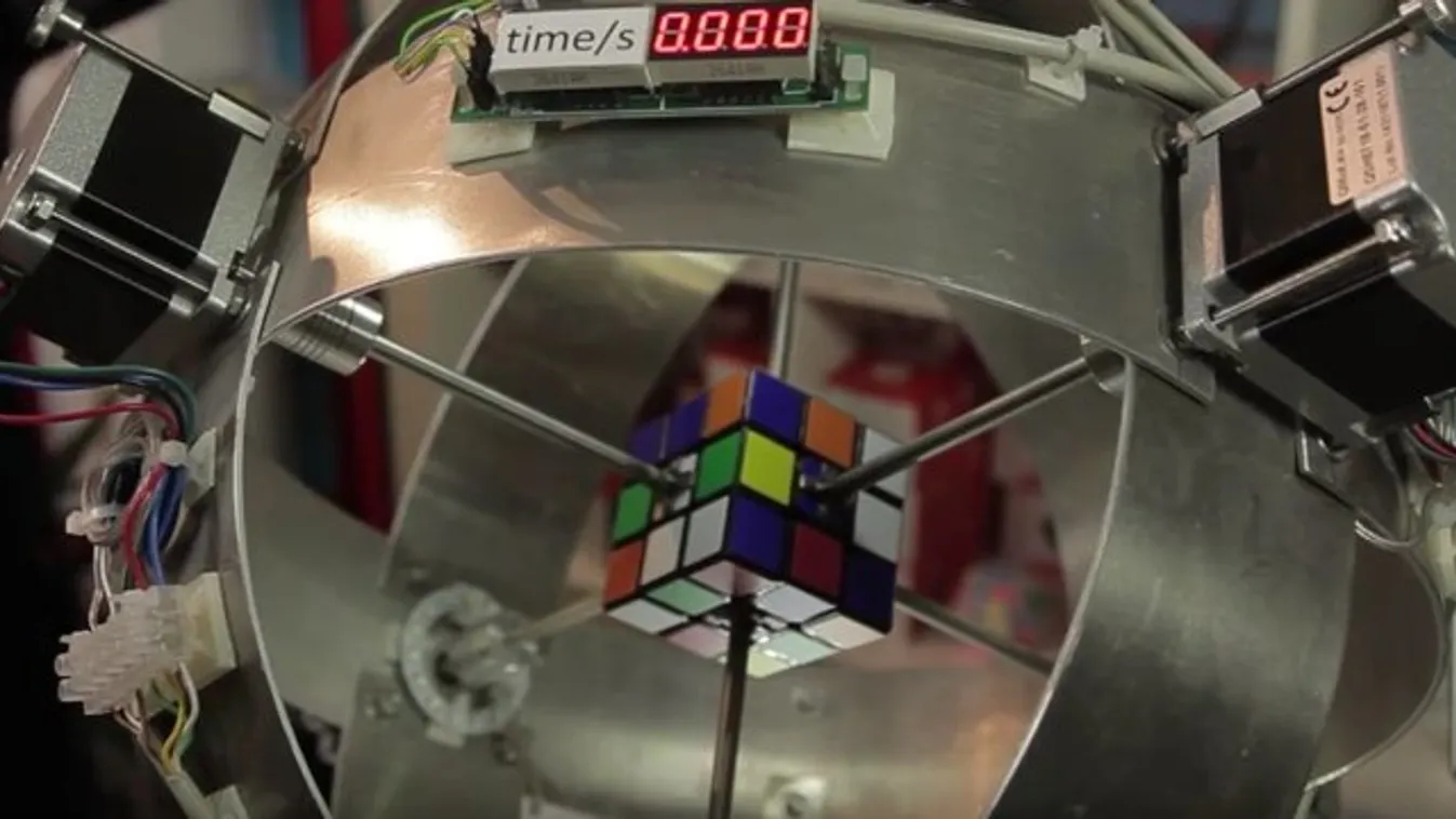 2 nap alatt tudja kirakni a robot a Rubik-kockát – videó