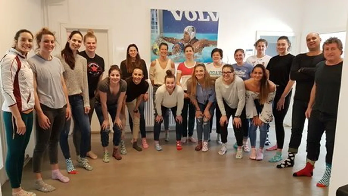 Felemás zoknit vettek fel női pólósaink
