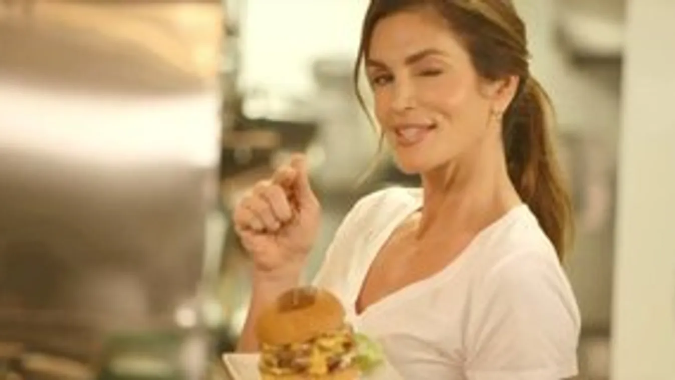 Cindy Crawford profilt váltott