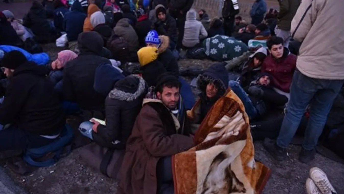 Migránsmenet: már balhé is volt a magyar határon