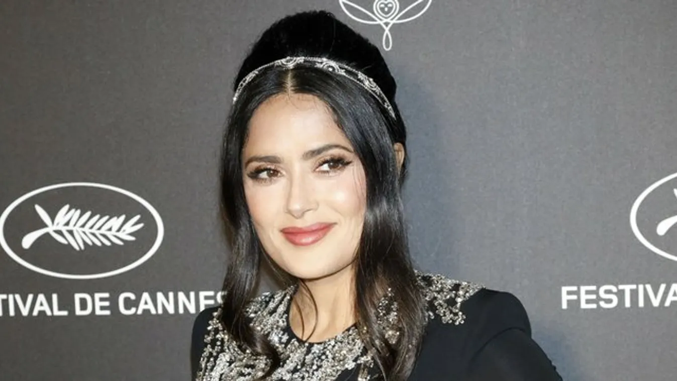 Bikinis fotóval ünnepelte 53. születésnapját Salma Hayek