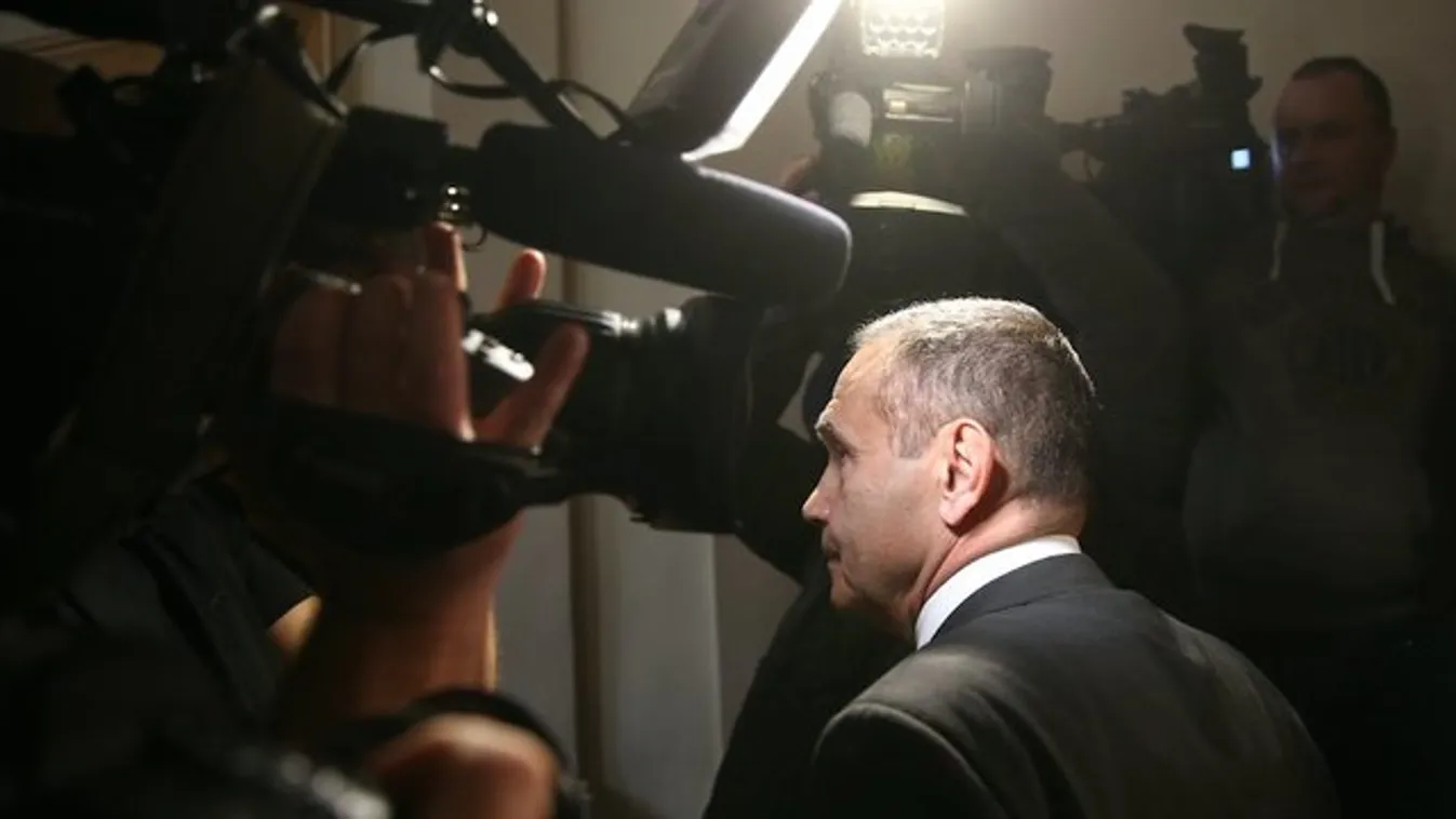 Gyárfás szerint nincs mit beismerni: megkezdődött a Fenyő-gyilkosság tárgyalása