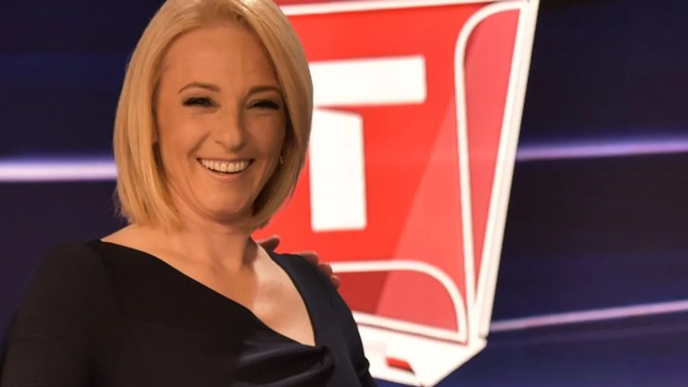 Exkluzív fotók: Marsi Anikót forrón csókolja új kedvese a TV2 kapujában