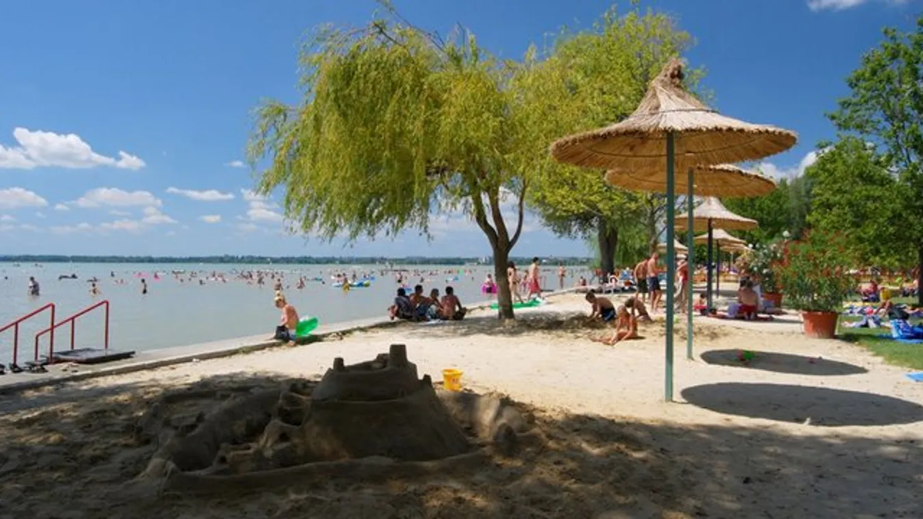 Élet és halál között lebeg a villámcsapott strandoló