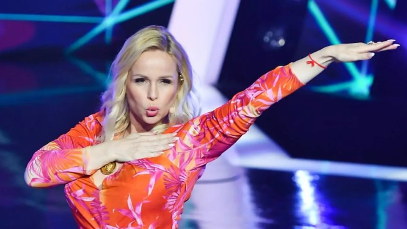 A lábát is a nyakába kapta: Köllő Babett óriási show-t nyomott a stúdióban