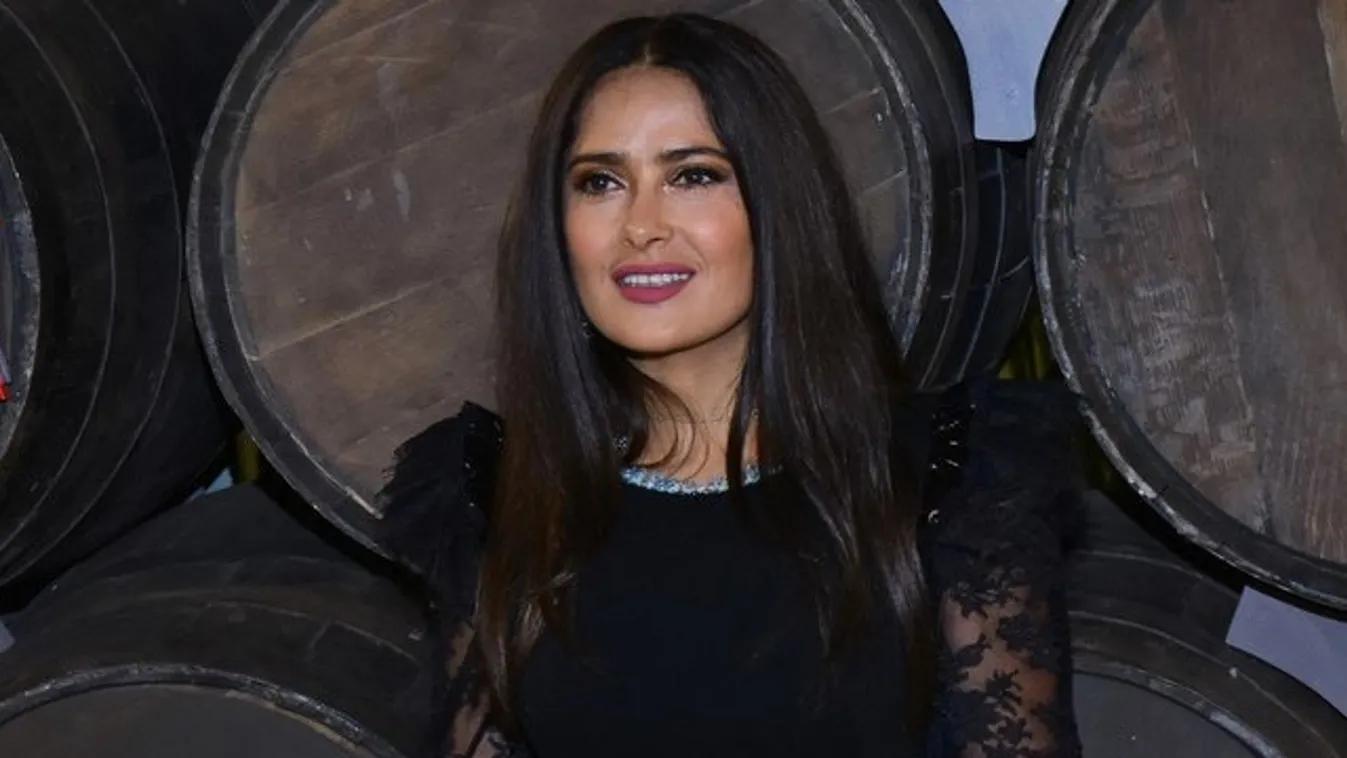 Nincs mese: az 53 éves Salma Hayek testét még mindig bármelyik fiatal megirigyelhetné