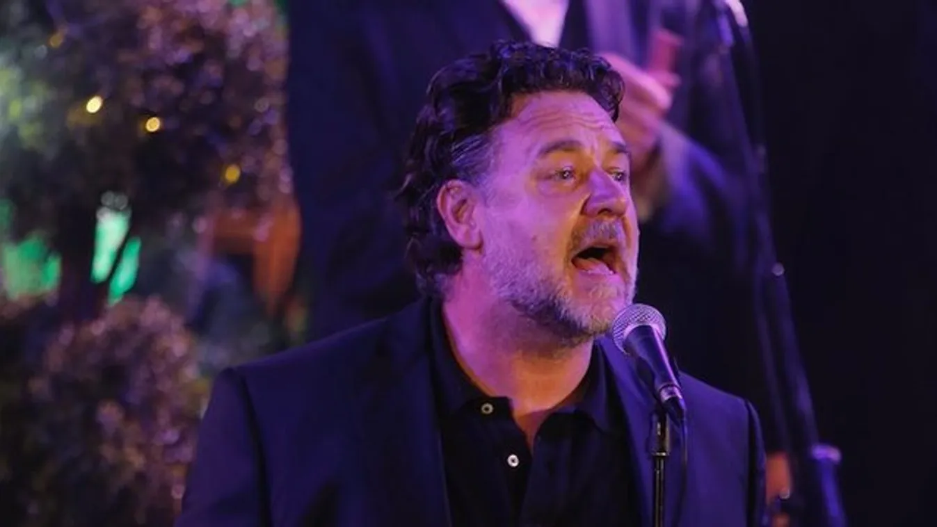 Énekes akart lenni Russell Crowe