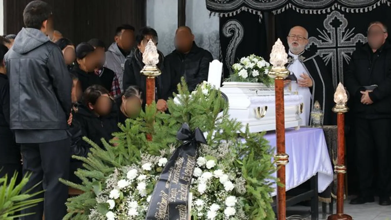 Királylányos ruhában temették el Mercikét, akit egy óvodai mászóka nyomott agyon