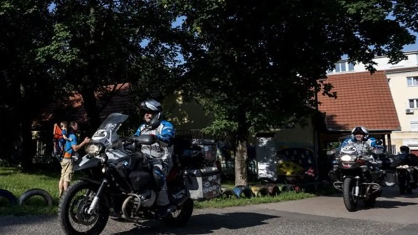 90 éve vártunk erre - Elindult a világkörüli útra a két magyar motoros