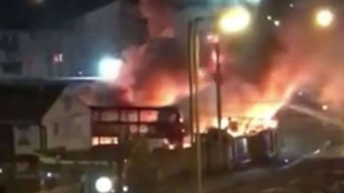 Felrobbant egy buszgarázs Londonban – videó