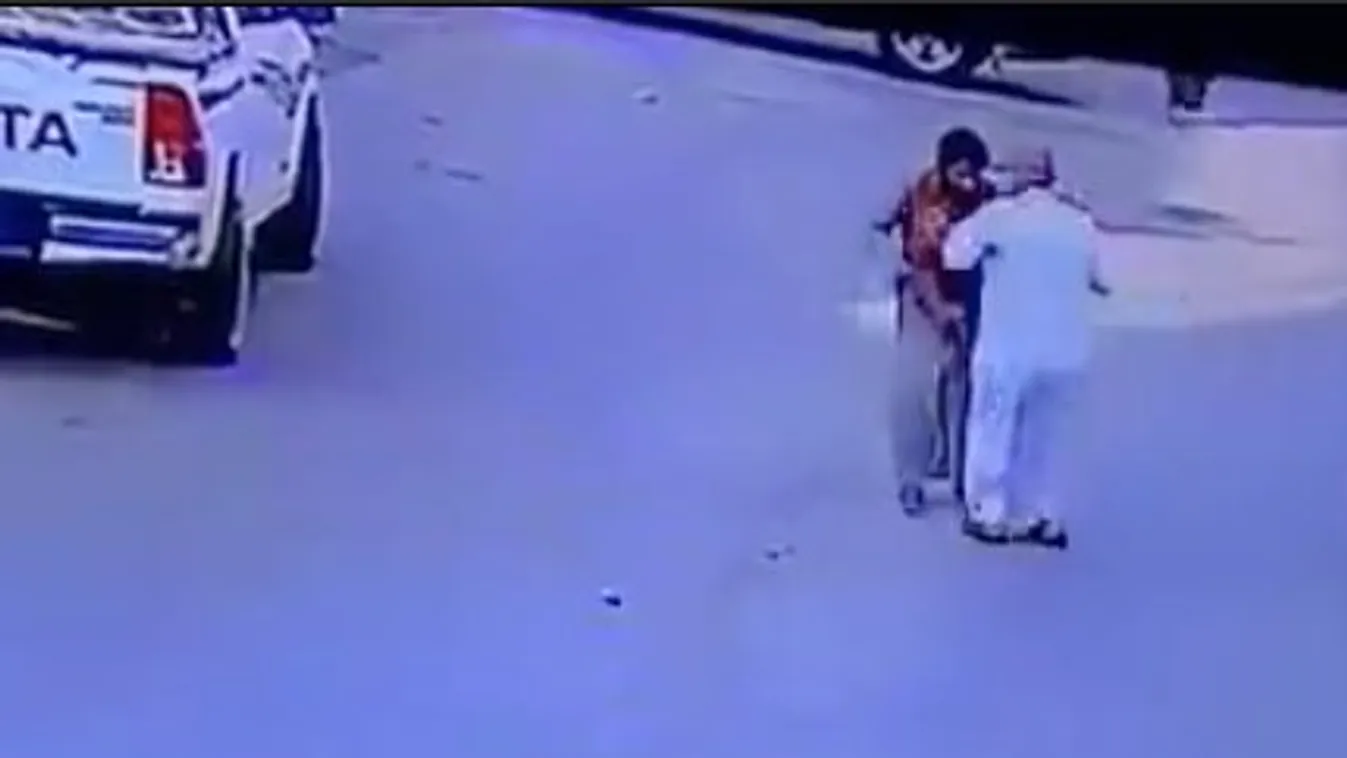 Minden előzmény nélkül kapott lángra a kamerák előtt egy férfi – 18+ videó