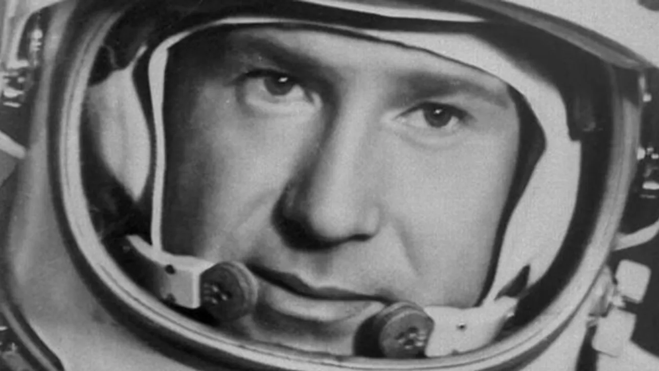 Elhunyt Alekszej Leonov, aki a világon elsőként lépett ki az űrbe