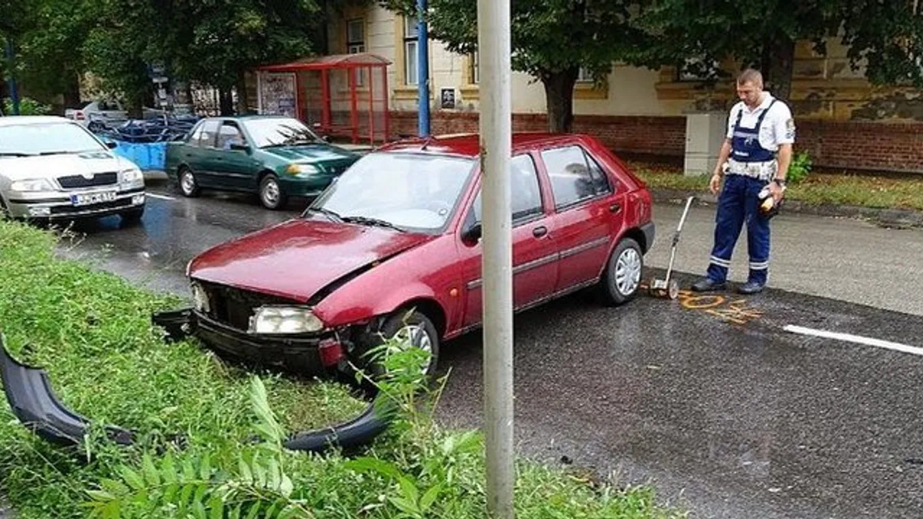 Terhes nővel tartottak kórházba Szentesen, beléjük rohant egy másik autó
