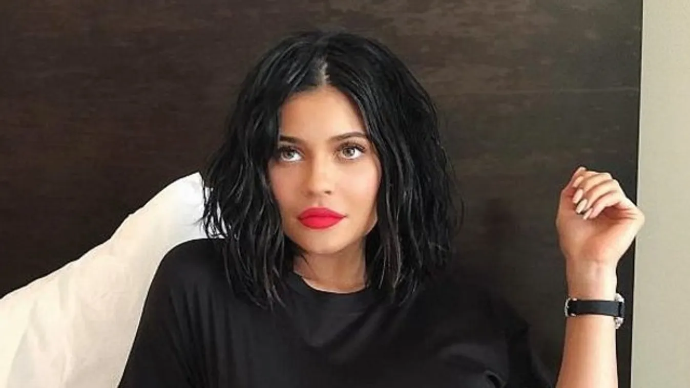 Szuperszexi rúzsos szájjal Kylie Jenner