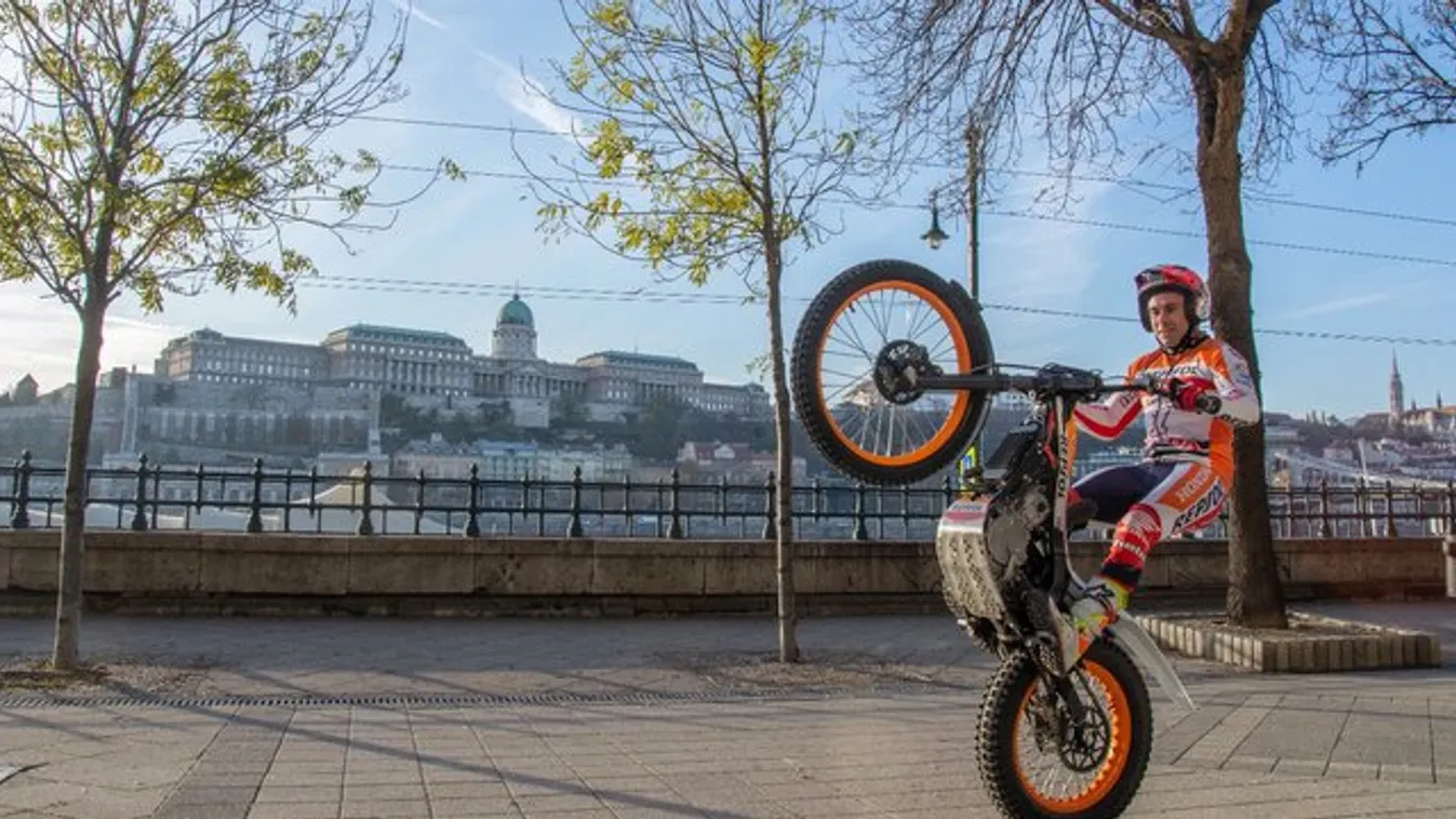 A Duna-parton trükközött a motoros világbajnok