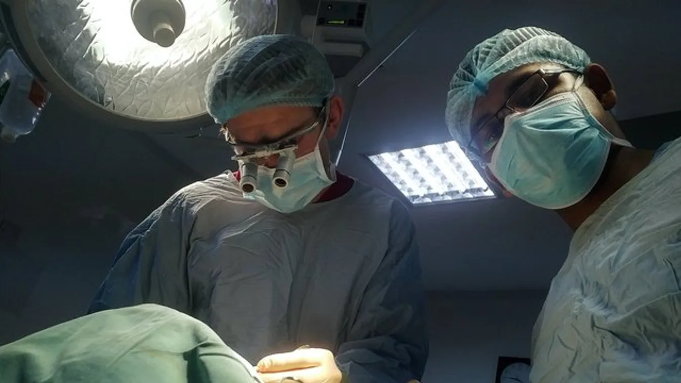 Bangladesi gyerekeket operált a magyar sebész