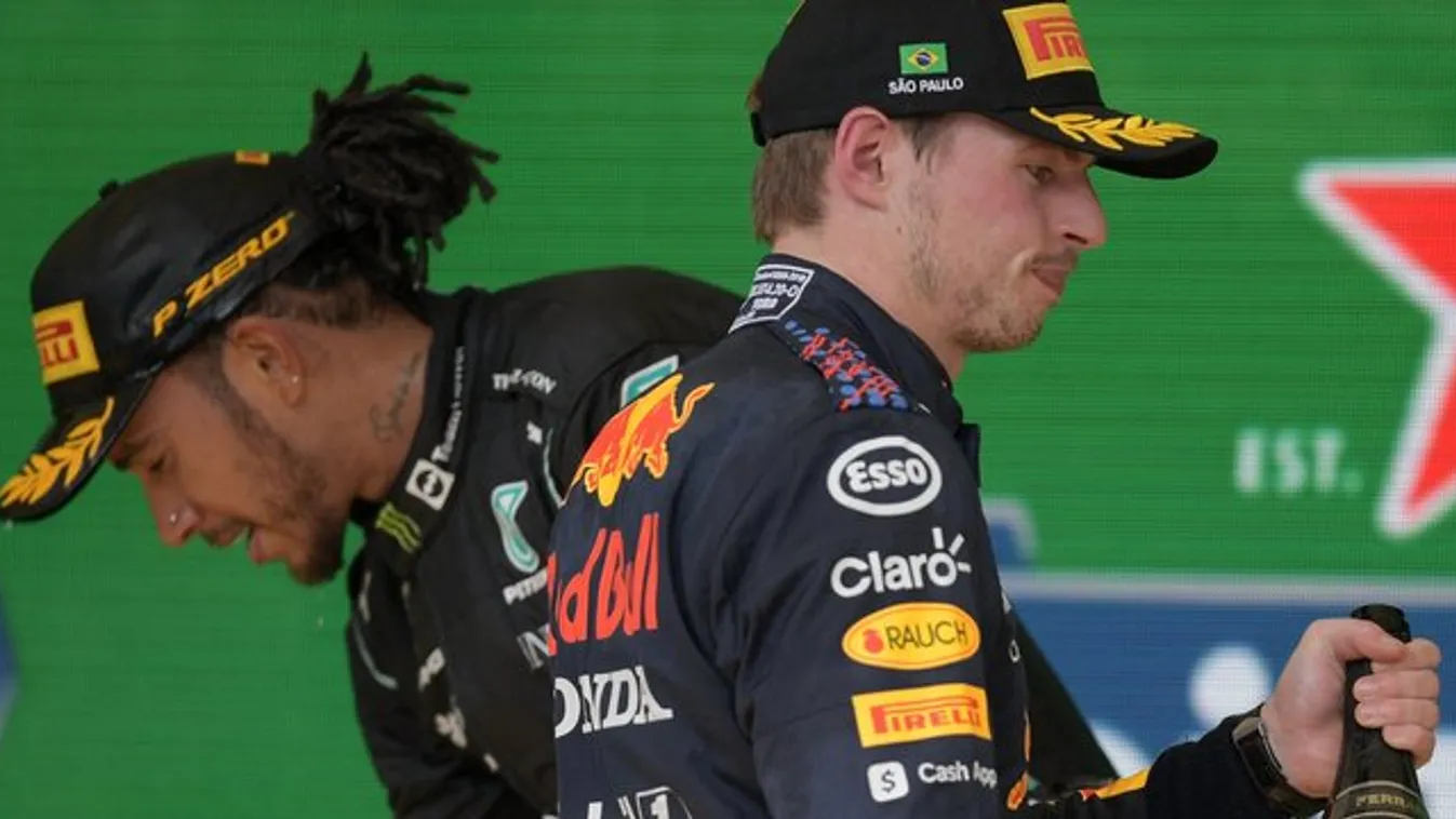 Tiszta röhej! Emiatt úszta meg a versenyen a büntetést Verstappen