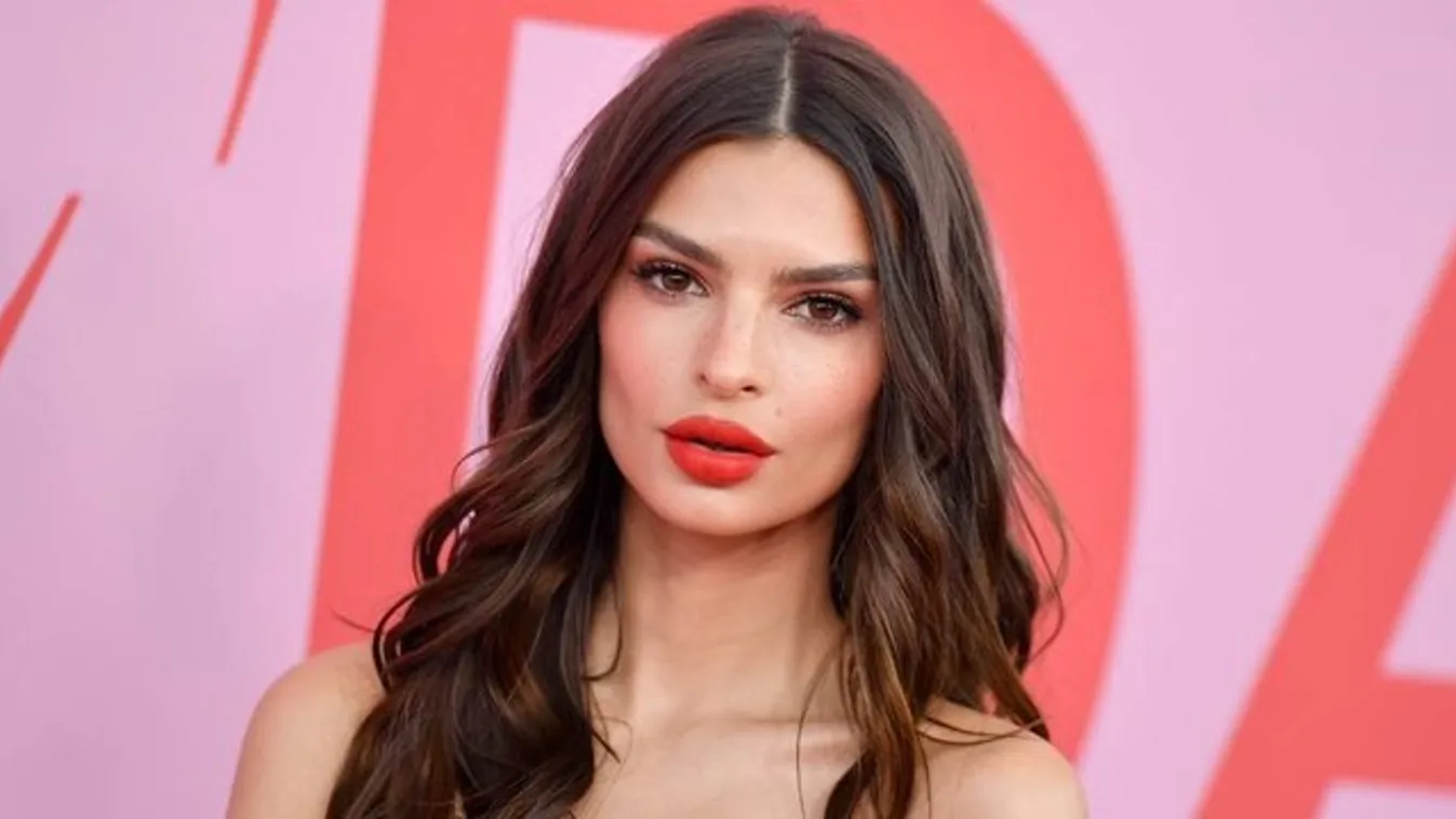 Ha a totál meztelen Emily Ratajkowski nem hozza meg a kedvét a héthez, akkor semmi – 18+ fotók