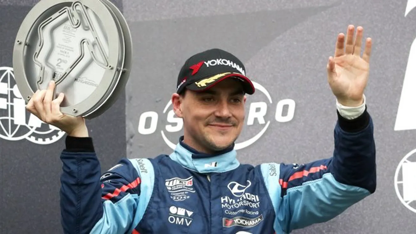 Michelisz Norbert dobogóra tör Mogyoródon