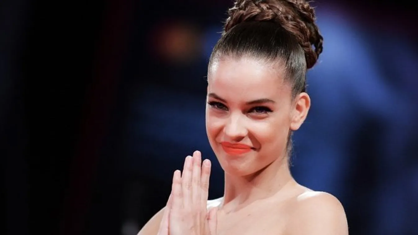 Ez az áttetsző ruha megmutatja, mekkora mellei vannak valójában Palvin Barbinak - fotó