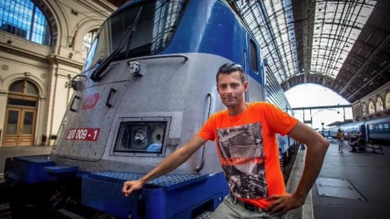 Hoppá: ki ez a szexi új időjós Reisz András mellett? fotó