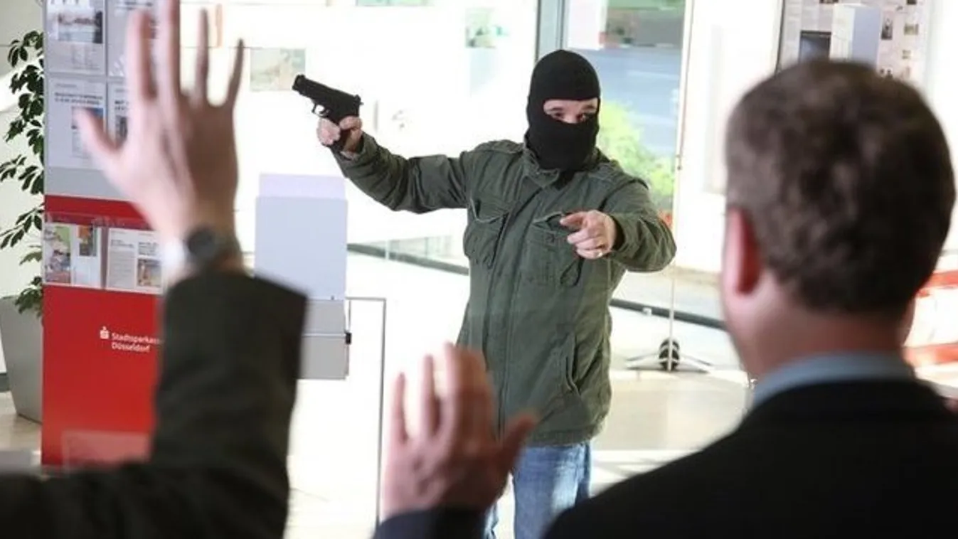 Bíróság előtt a nyugdíjas bankrabló páros