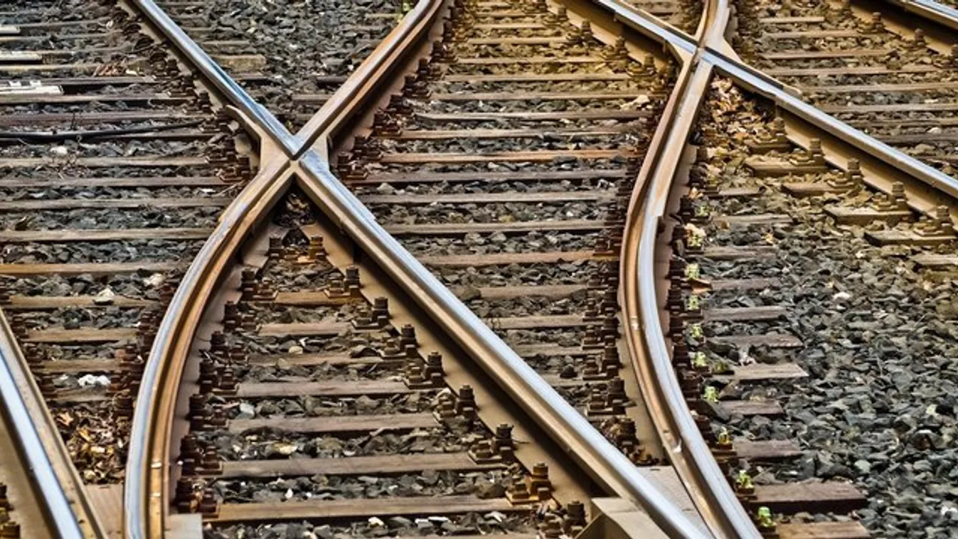 Kiesett egy férfi a mozgó InterCity-ből - életveszélyes sérüléseket szenvedett
