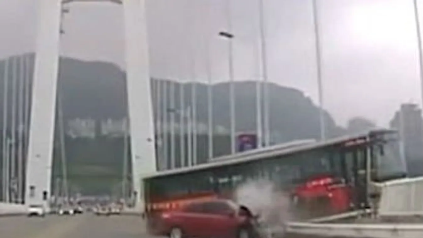 Tizenöt életbe került, hogy egy utas nem akart visszabuszozni egy megállót - videó +18