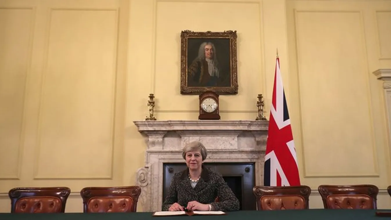 2020 helyett még most nyár elején választás lesz a briteknél