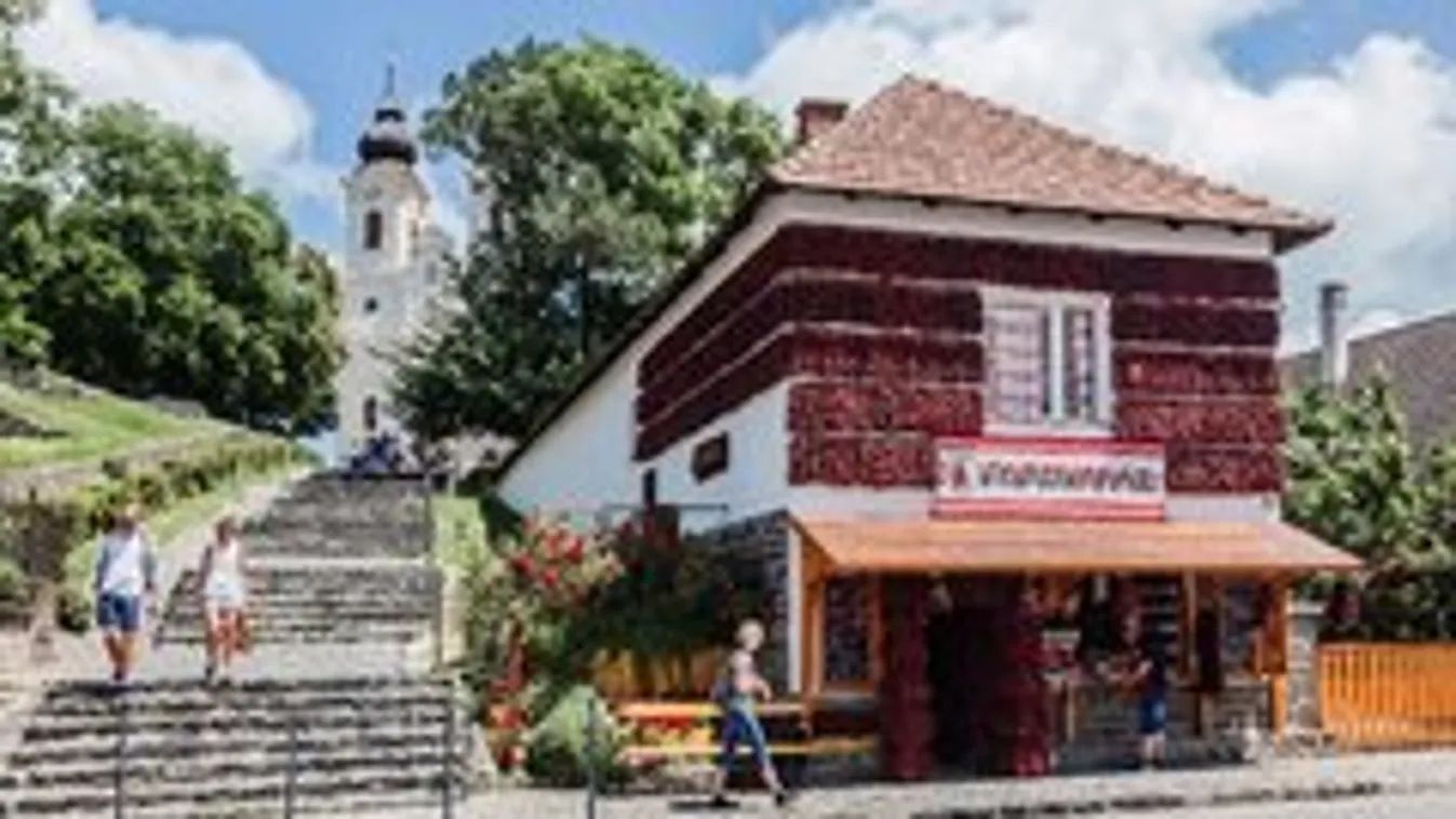 Tihany is verseng a világ legszebb faluja címért