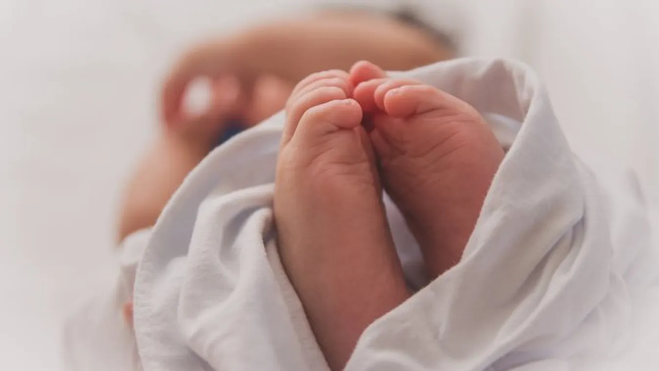 Alig élte túl a négyes ikrek szülését, brutális kórházi számlát kapott - pénz nélkül csak két gyerekét vihette haza