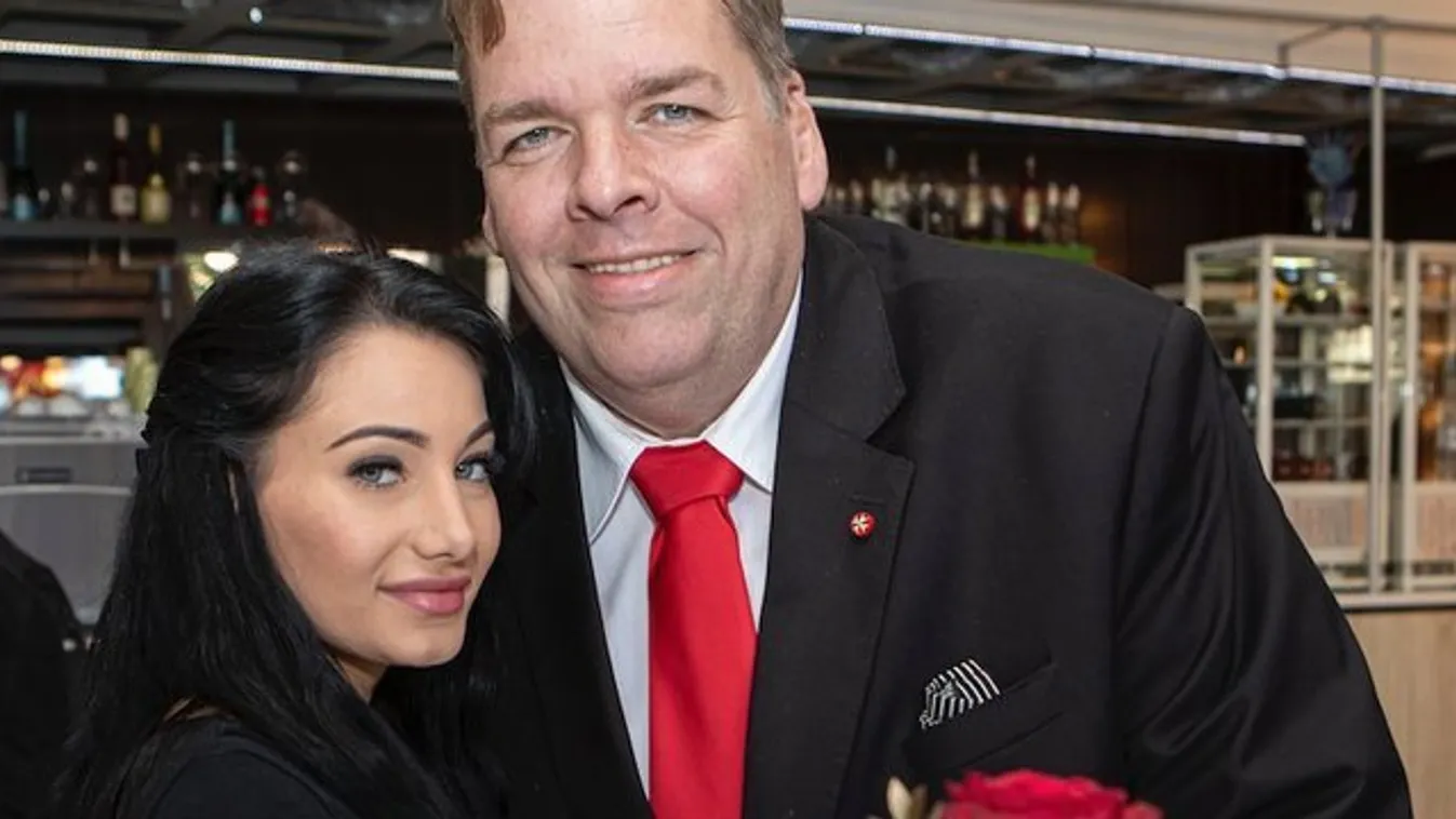 Nagyon pajzán ajándékkal lepi meg fiatal feleségét Schmuck Andor Valentin-napon