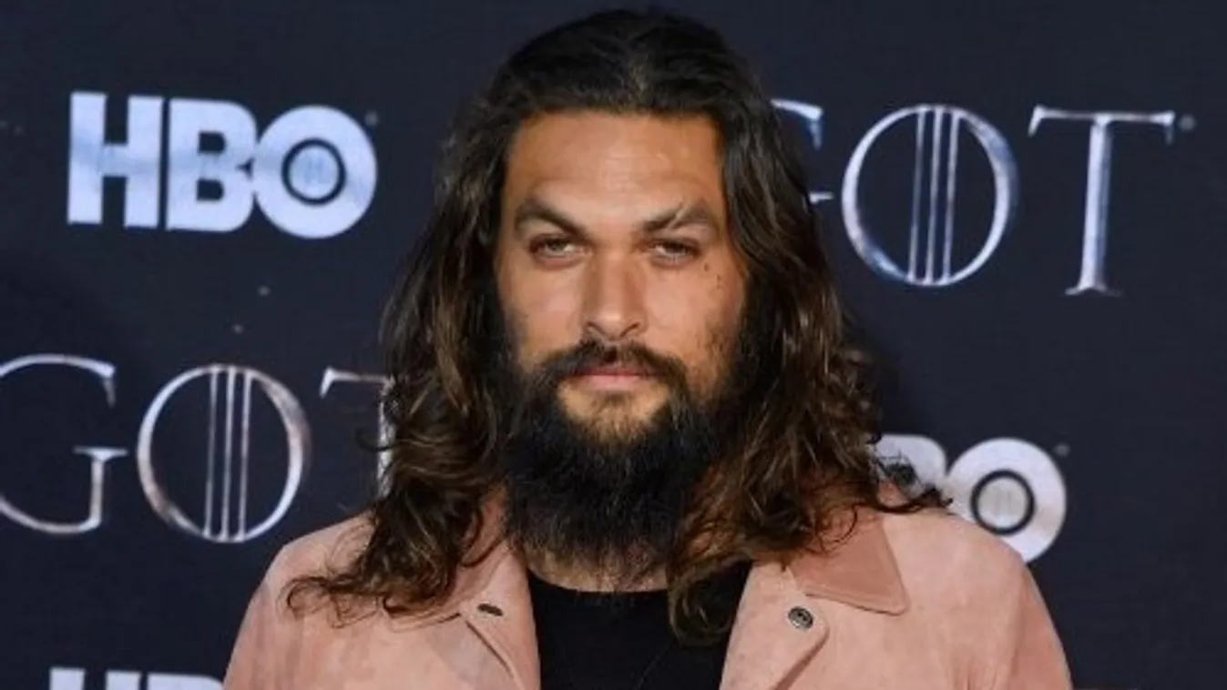 Momoa furcsán nyugtatja magát