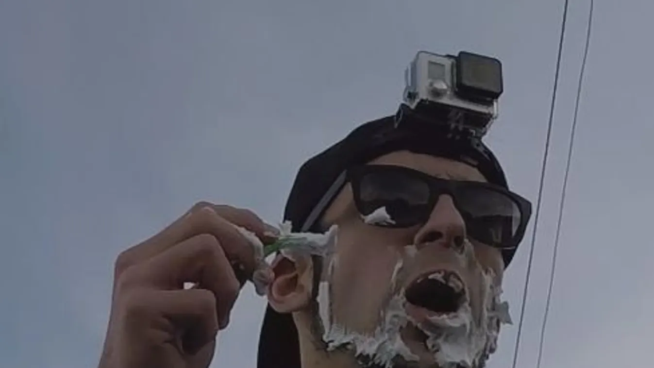 Balázs bringán borotválkozott, nézze meg az eredményt - videó