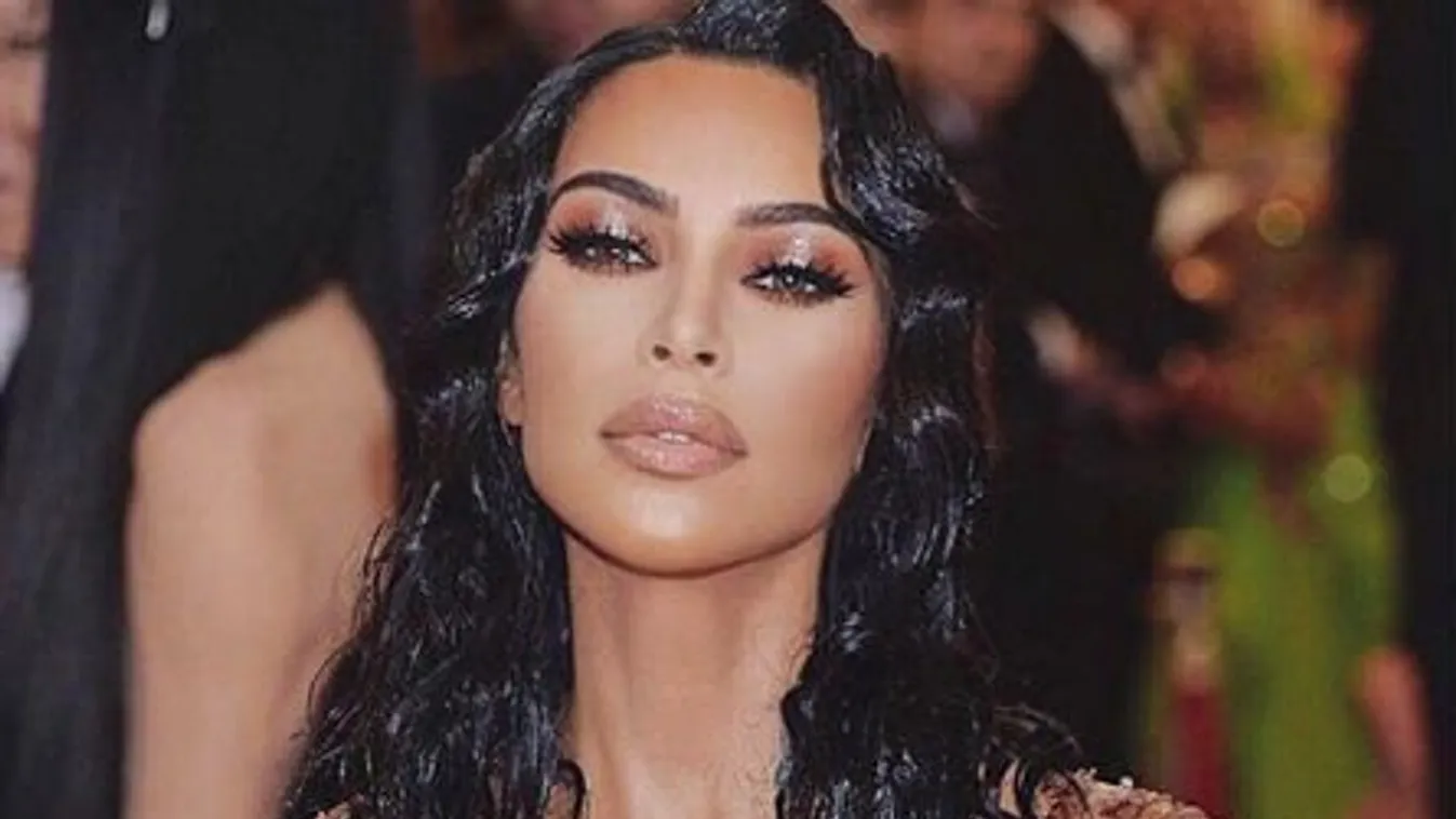 Felismeri ezen a képen Kim Kardashiant? De tényleg?