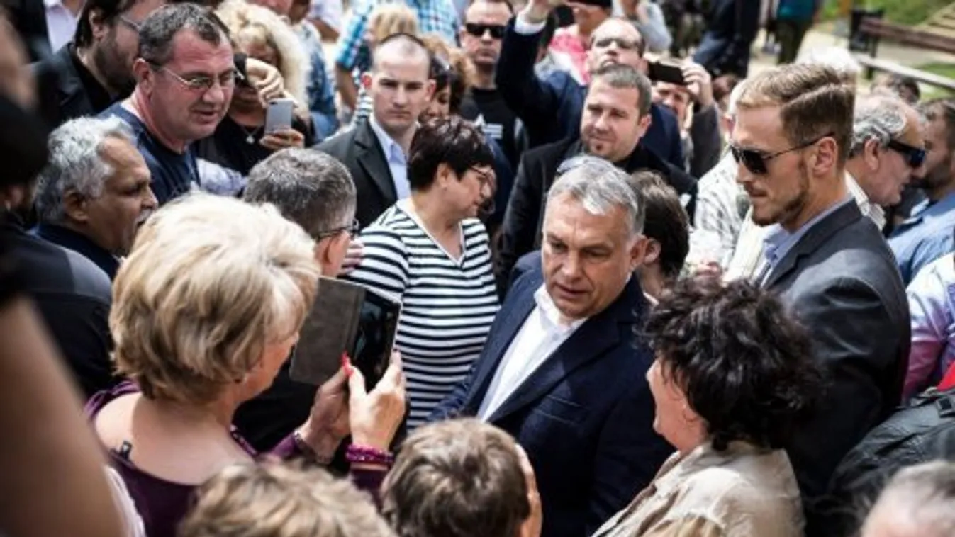 Orbán Viktor köszöni a falusi embereknek