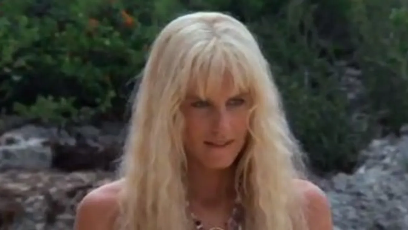 Cenzúrázták Daryl Hannah fenekét – videó