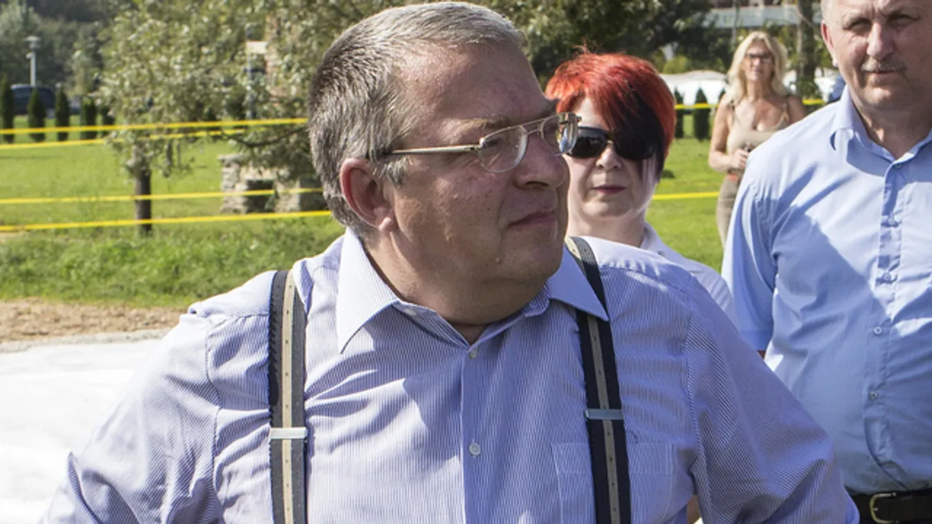 Simicska biztos abban, hogy megfigyelik