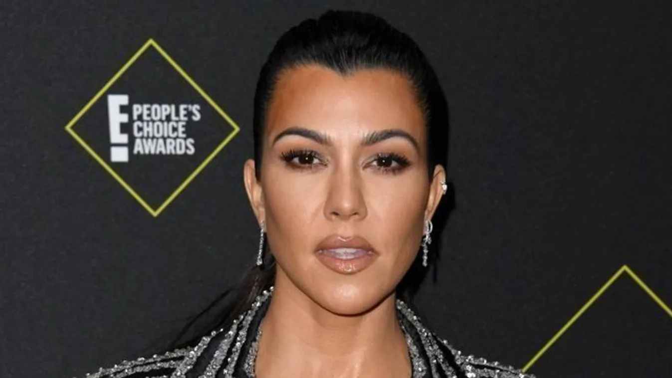 A nap kérdése: van-e valami alul Kourtney Kardashianon?