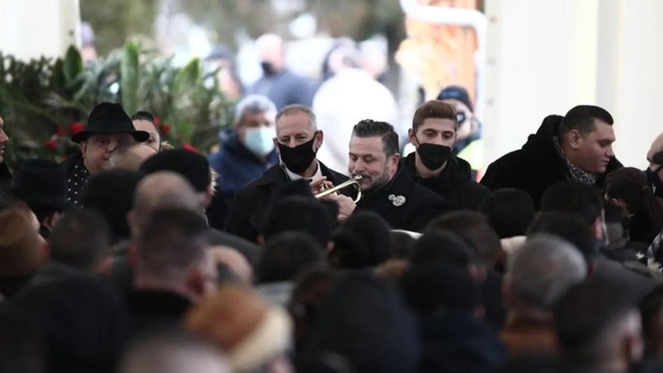 Együtt énekelt a gyászmenet – Lajcsi is zenélt Grófo temetésén